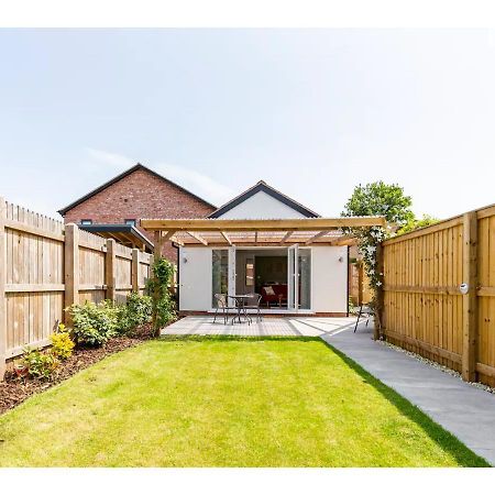 Charming Chester Studio With Private Garden & Free Parking Eksteriør billede